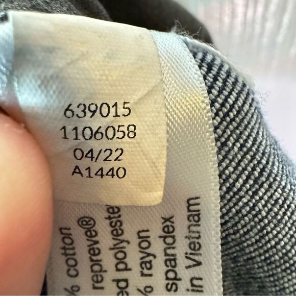 Lane Bryant Signature Fit Straight Leg Jean Mid-Rise Everyday Dark Wash Size 20 - Picture 8 of 9